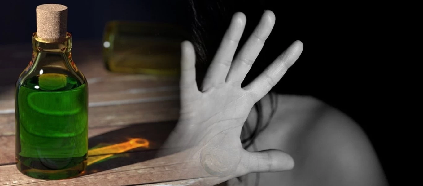 Βίντεο ντοκουμέντο για την επίθεση με βιτριόλι: Είναι αυτή η μαυροφορεμένη γυναίκα που επιτέθηκε στην 34χρονη;